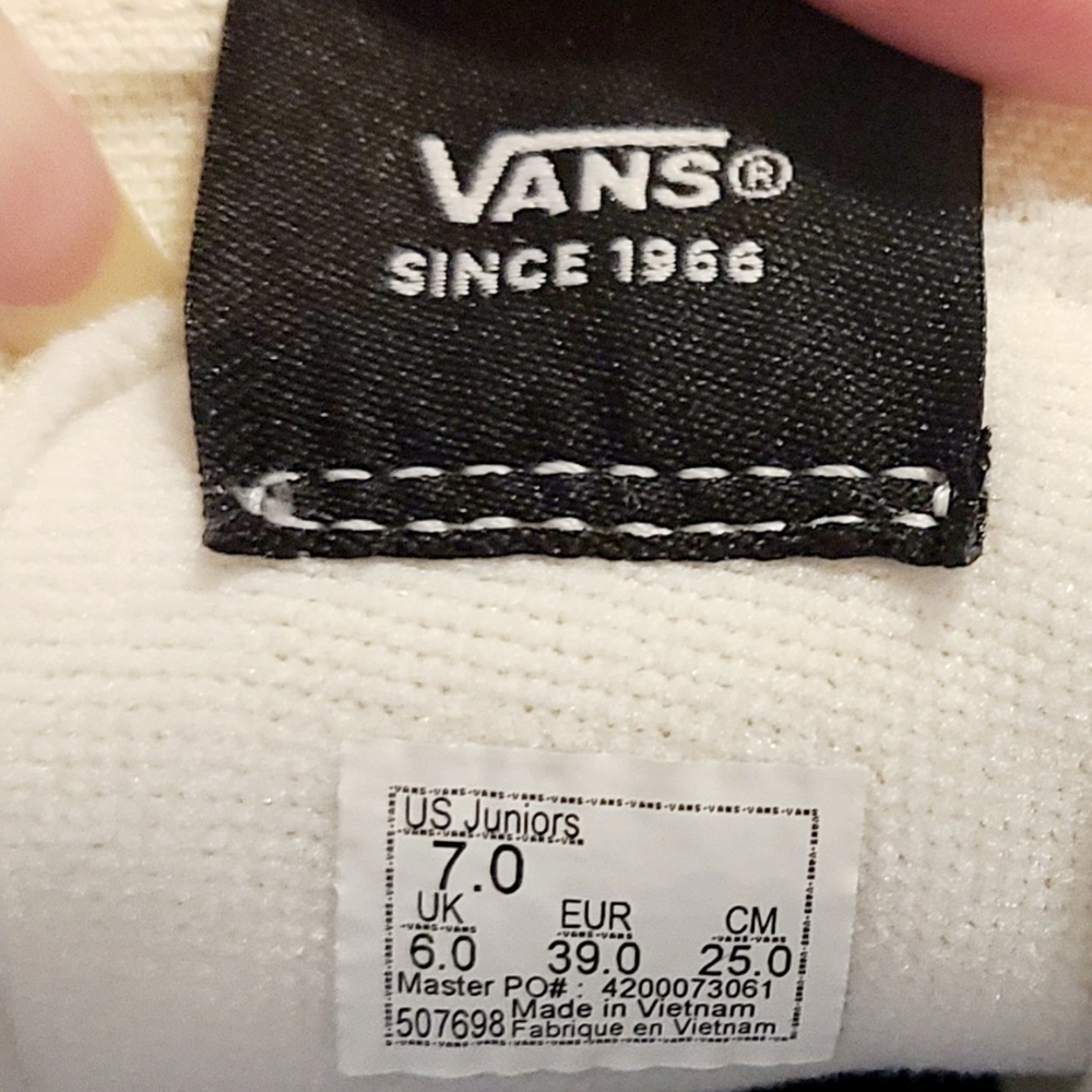 Vans - Picture 5 of 6